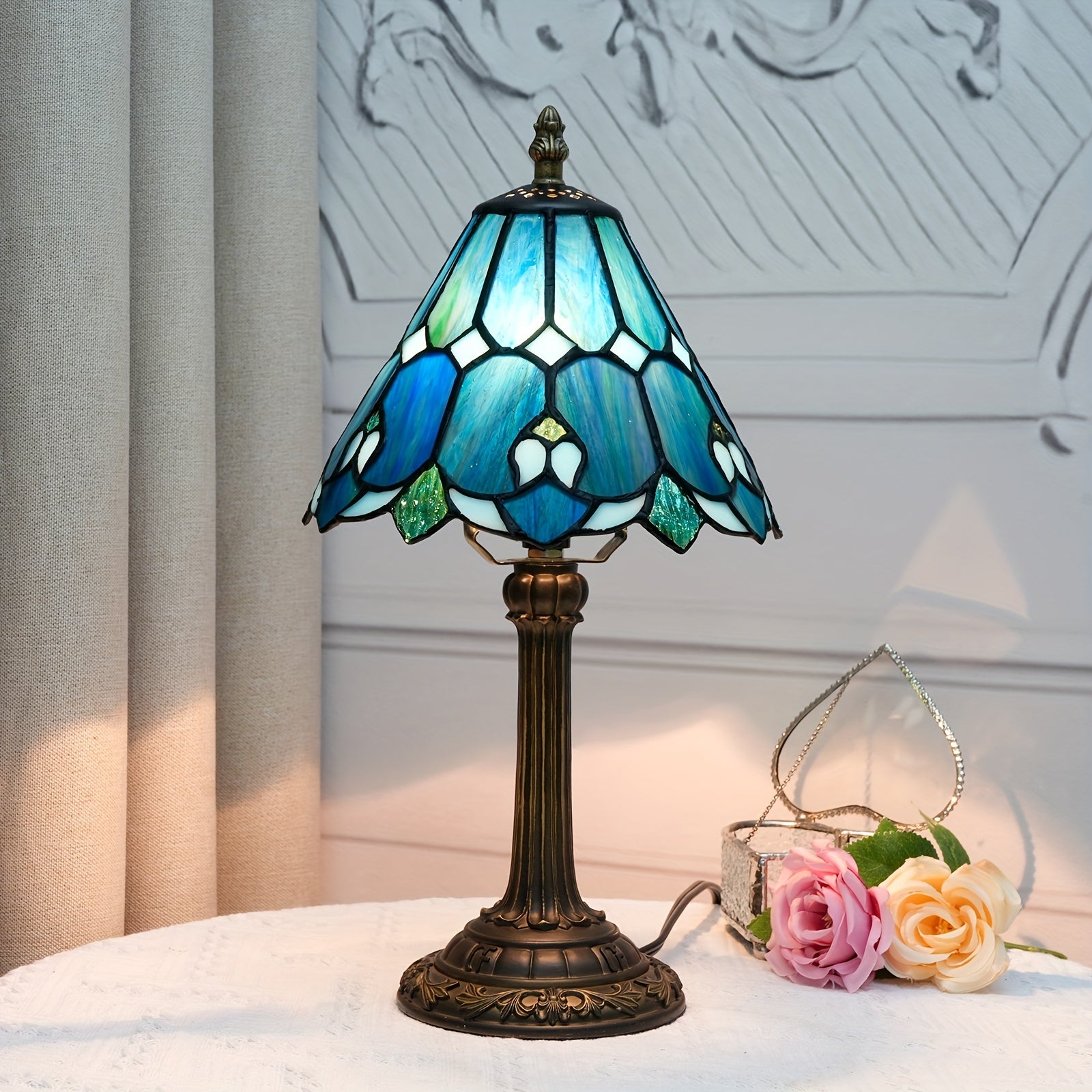 Art Deco Glass Table Lamp – Elegant Floral Design